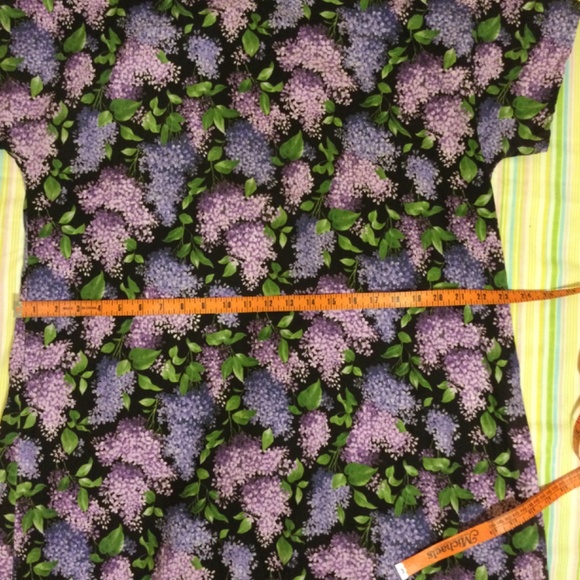 Black Lounger with Lavender Flowers - Picture 6 of 9